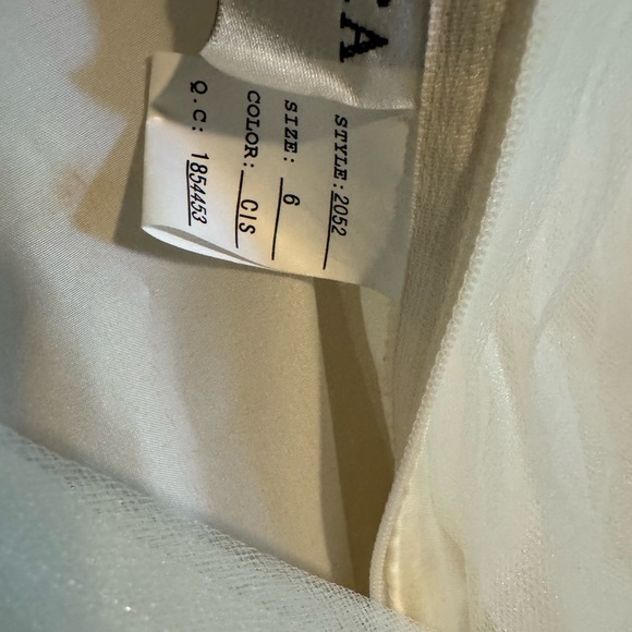 Casablanca Bridal Gown - Picture 15 of 16